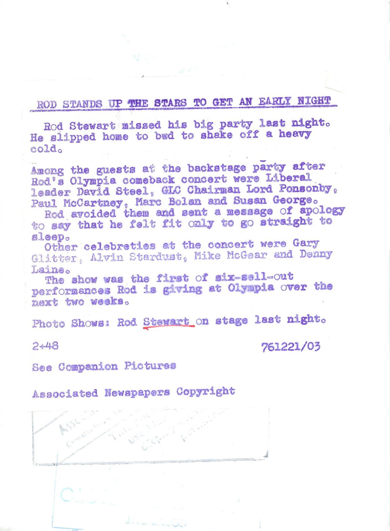 Rod Stewart during a concert at Olympia. - Vintage Photograph