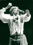 Rod Stewart during a concert at Olympia. - Vintage Photograph