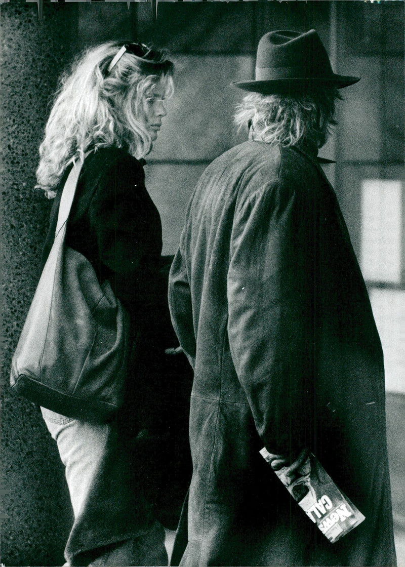 Paparzzibild on Rod Stewart and his wife Rachel Hunter on the way to the Hotel Sheraton in Gothenburg. - Vintage Photograph