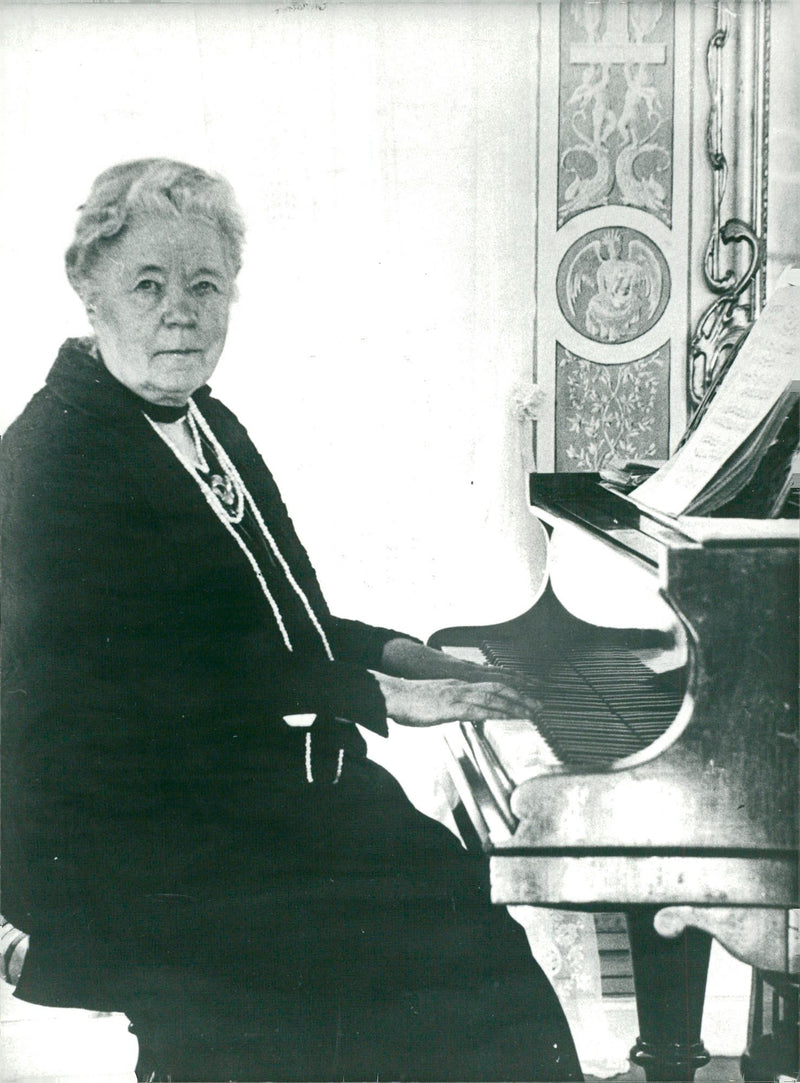 Selma LagerlÃ¶f plays the piano - Year 1935 - Vintage Photograph