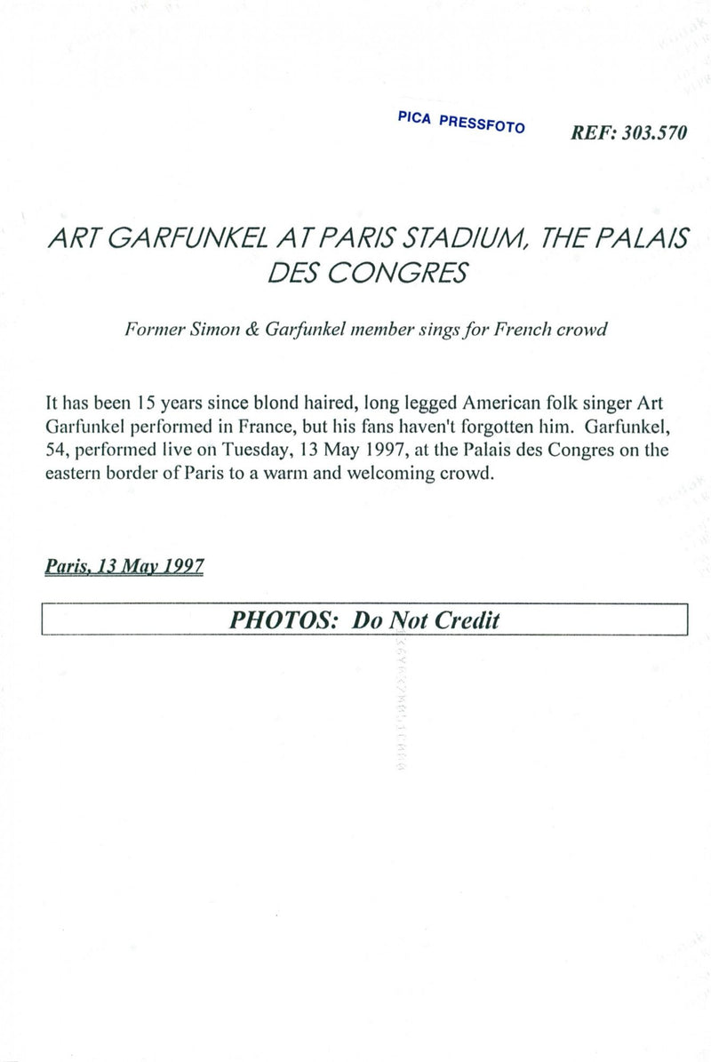 Art Garfunkel appears in front of the French audience at the Palais des Congres. - Vintage Photograph