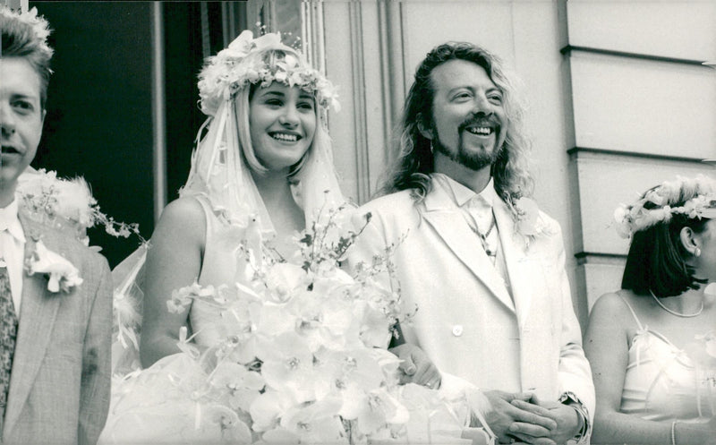 The newly married couple Siobhan Fahey and Dave Stewart - Vintage Photograph