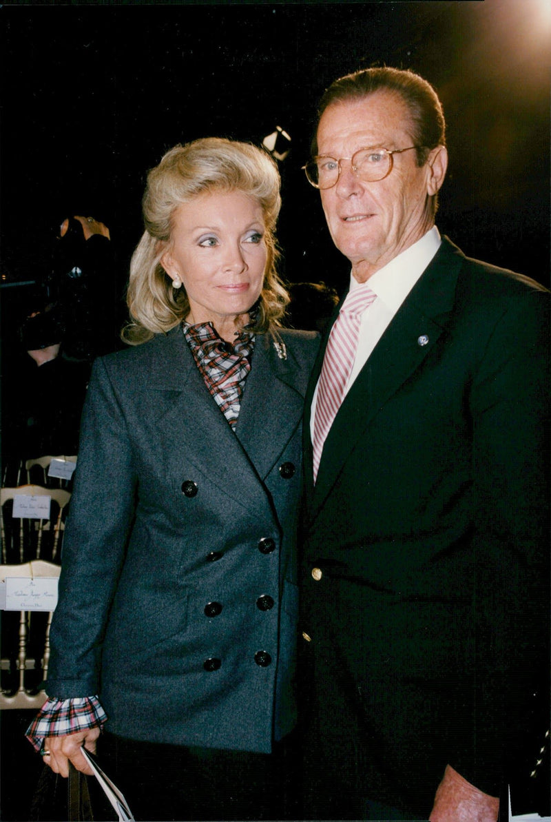 Roger Moore together with girlfriend Kristina Tholstrup during the Paris Fashion Show. - Vintage Photograph