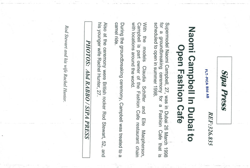 Singer Rod Stewart together with his wife Rachel Hunter during a dinner at the Fashion Cafe. - Vintage Photograph