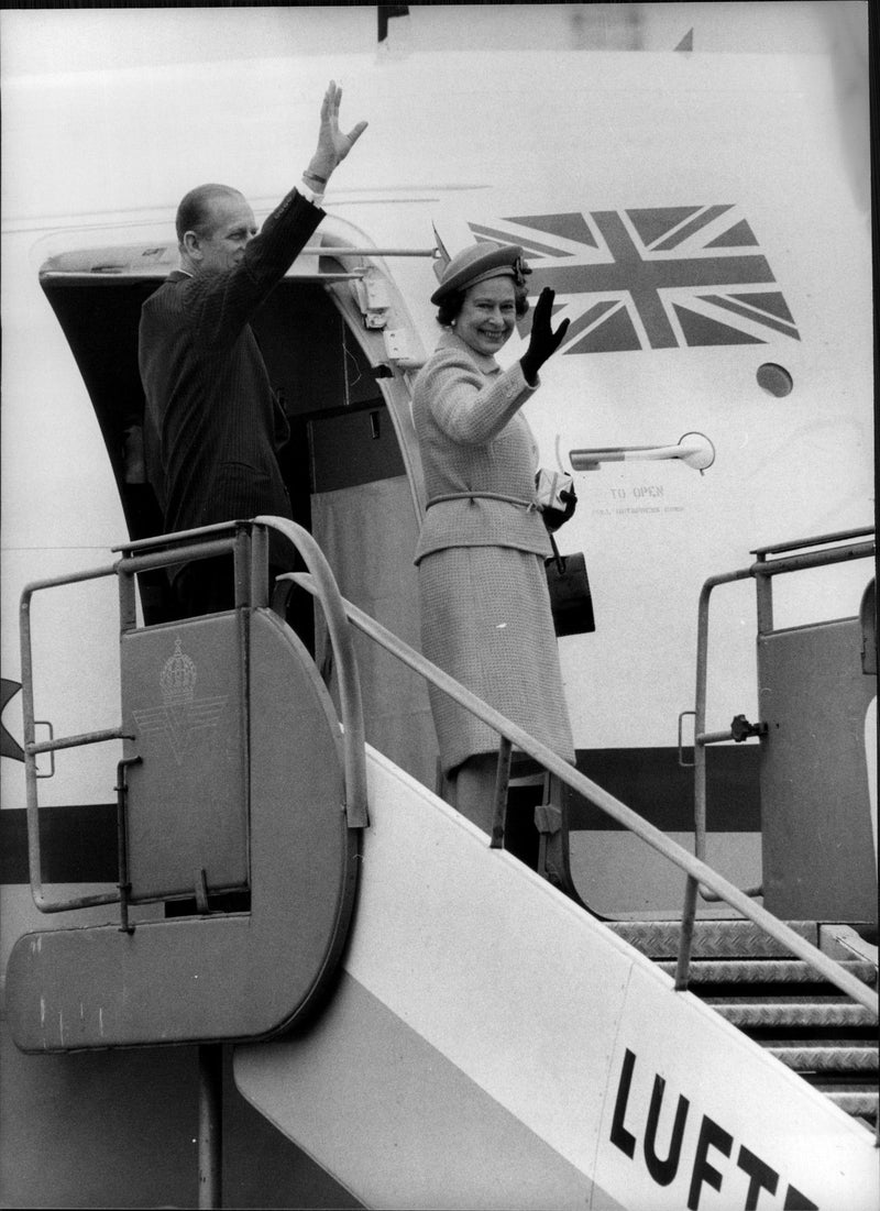 Queen Elizabeth II and Prince Philip wave goodbye at Arlanda - Vintage Photograph