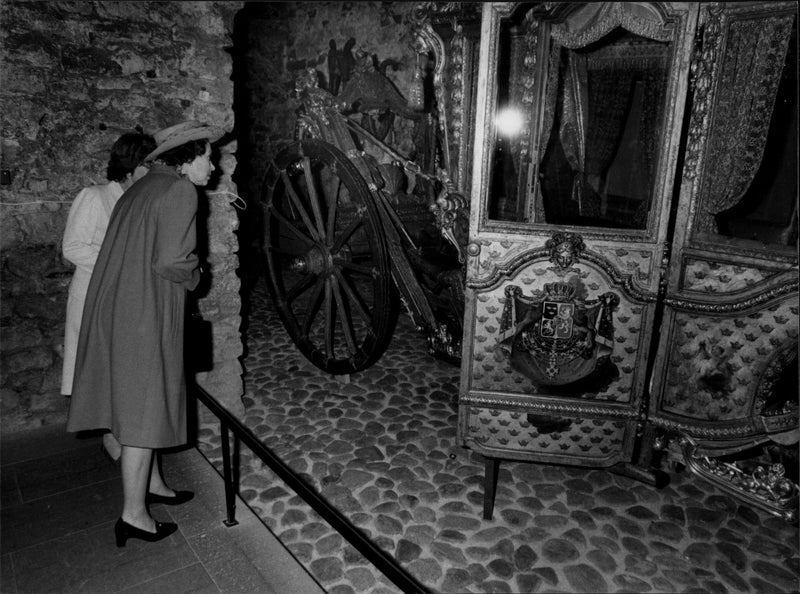 Queen Elizabeth II visiting the castle&