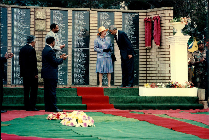 Queen Elizabeth II is in Soweto to uncover a monument in sandstone alongside Nelson Mandela - Vintage Photograph