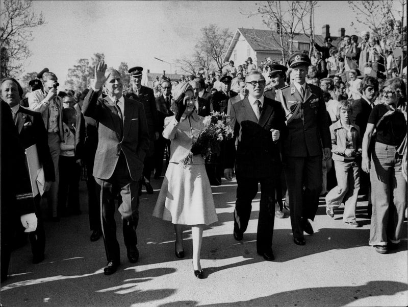 On the way to the waiting Britannia, Queen Elizabeth II and Prince Philip accompanied By the landowner of the county of iceland, Martin Isaksson - Vintage Photograph