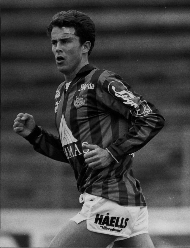 Action image of Mikael Marko taken during his time in GAIS. - Vintage Photograph