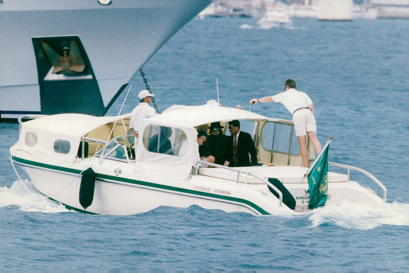 Prince Al-Waleed of Saudi Arabia invited Michael Jackson to his yacht. - Vintage Photograph