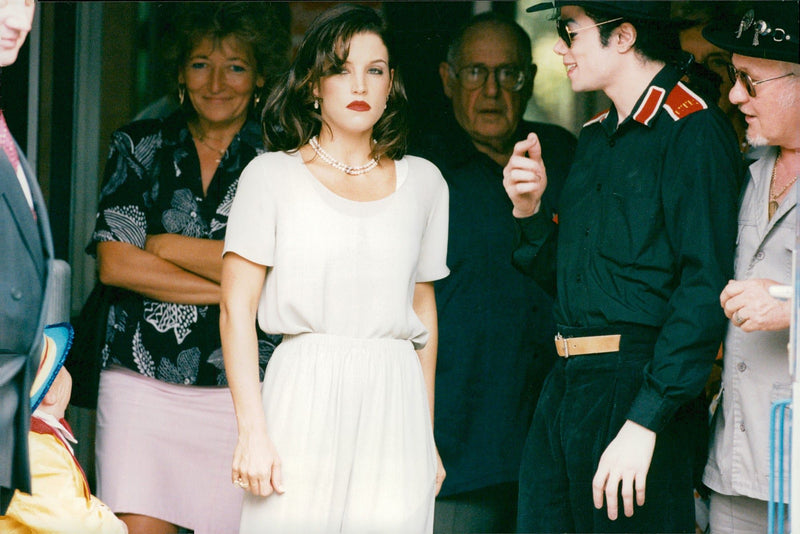 The newlywed couple Lisa Marie Presley and Michael Jackson leave the Grand Hotel Kempinski hotel in Budapest - Vintage Photograph
