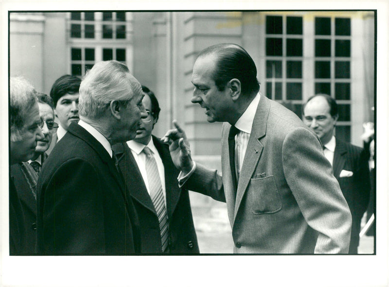 Israeli politician Shimon Peres, together with, among others, Prime Minister Jacues Chirac at Matignon. - Vintage Photograph