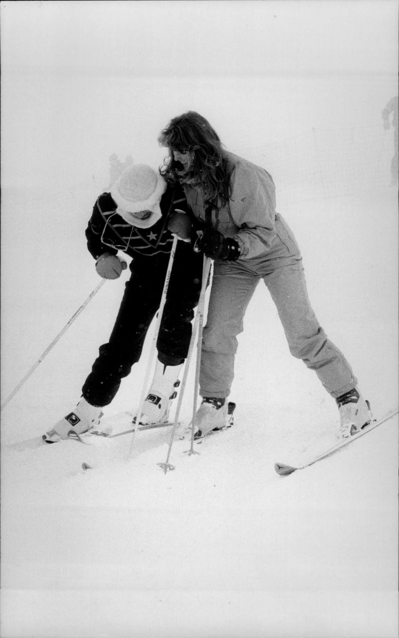 Princess Diana and Sarah Ferguson on skis - Vintage Photograph