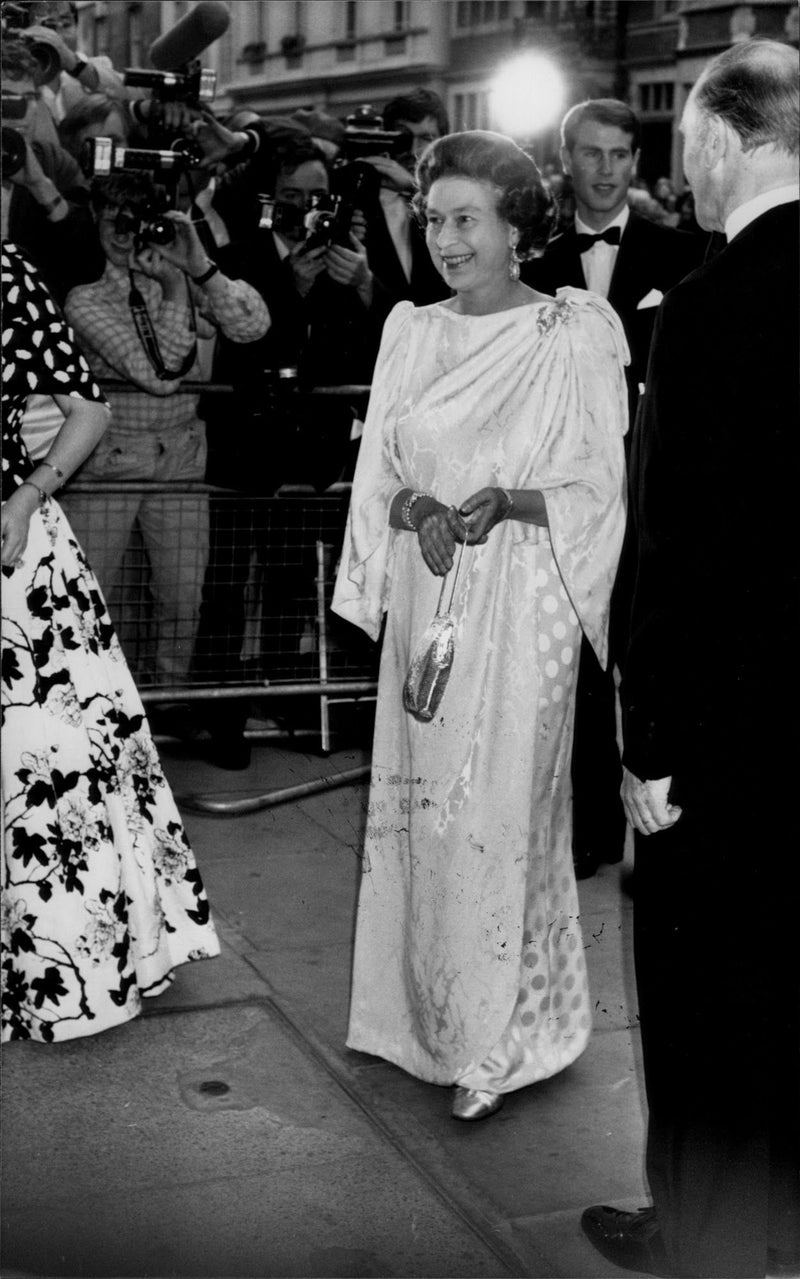 Queen Elizabeth II arrives after the wedding bell at Claridge&