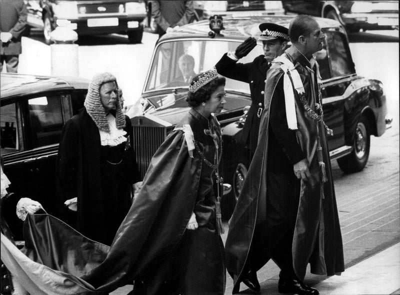 Queen Elizabeth II and Prince Philip arrive at St. Paul&