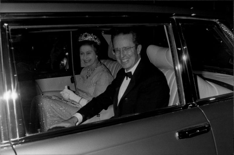 Queen Elizabeth II headed to the EEC headquarters with Roy Jenkins - Vintage Photograph