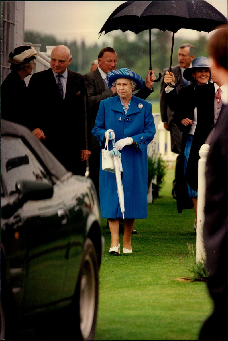 Queen Elizabeth arrives at Prince Charles Polomatch at Smith Square. - Vintage Photograph