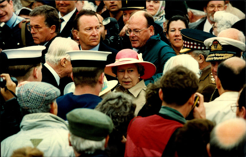 Queen Elizabeth II sometimes among the peoples of France - Vintage Photograph