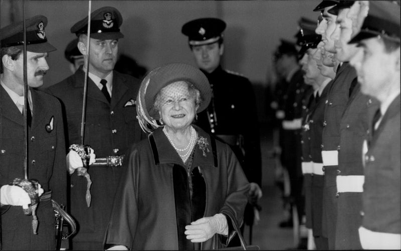 Queen Elizabeth, Queen Mother presents Skvadron 617 with a new standard - Vintage Photograph