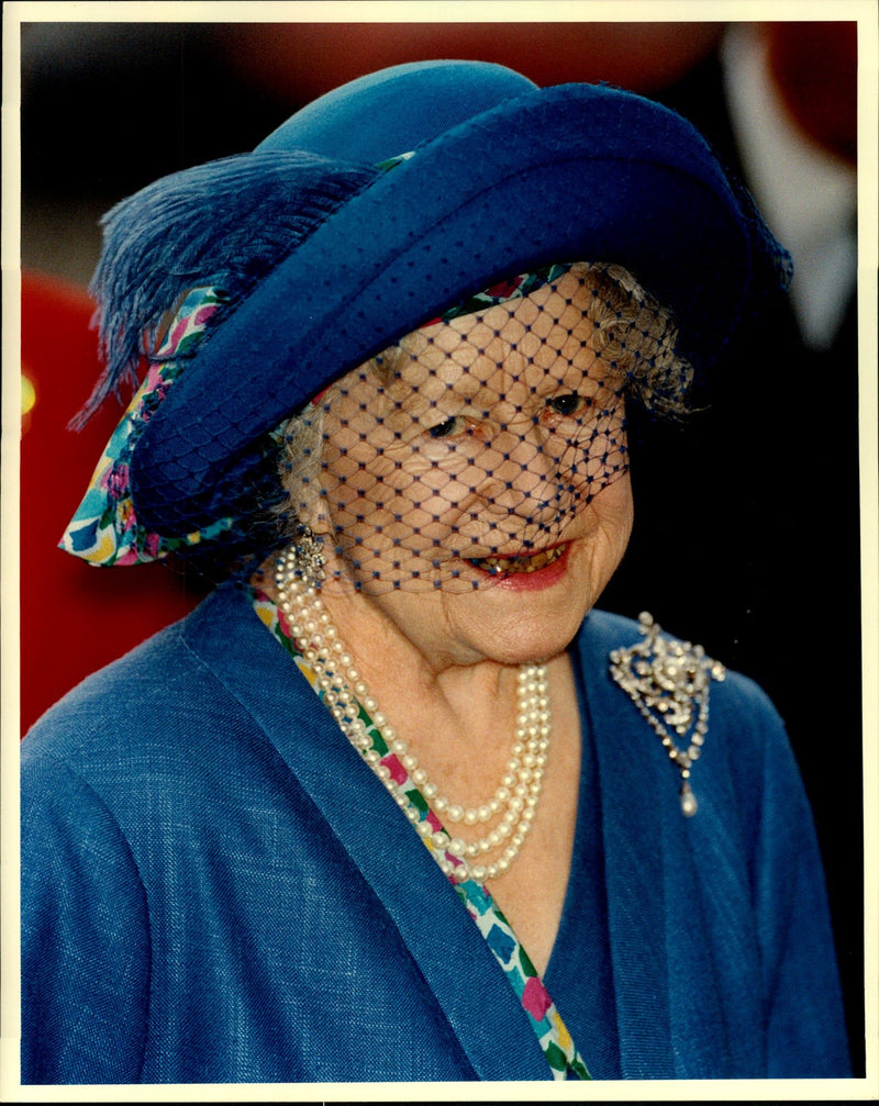 Queen Elizabeth. - Vintage Photograph