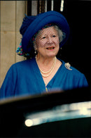 Queen Elizabeth leaves London&