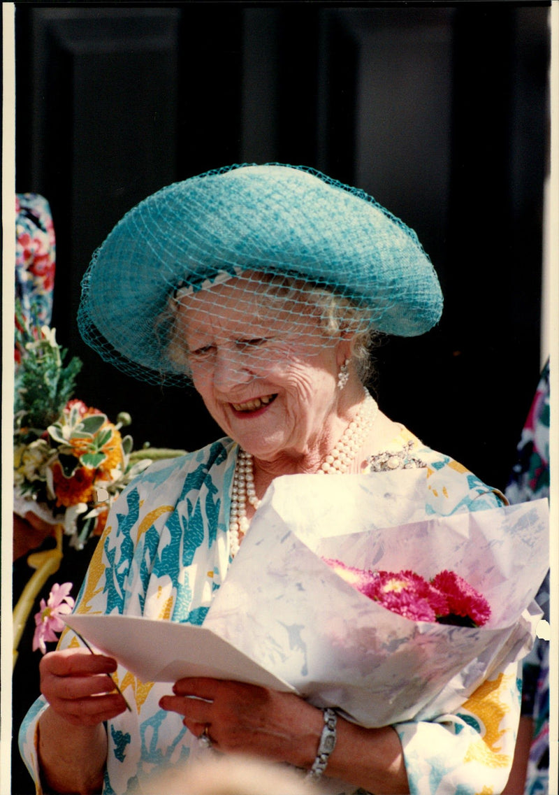 Queen Elizabeth is reading greeting cards during her 92th birthday. - Vintage Photograph