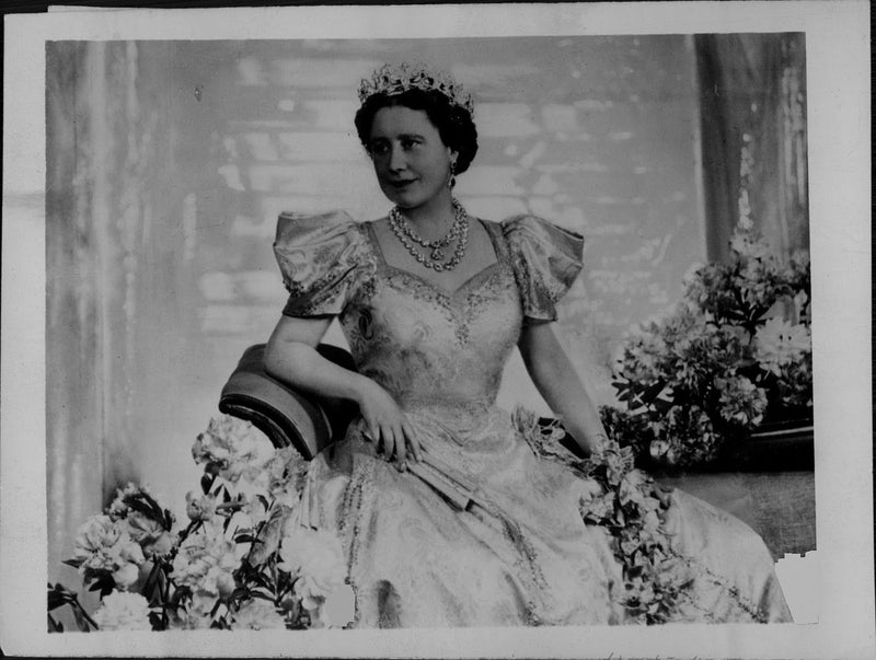 Queen Elizabeth, Queen Mother - 25 January 1947 - Vintage Photograph