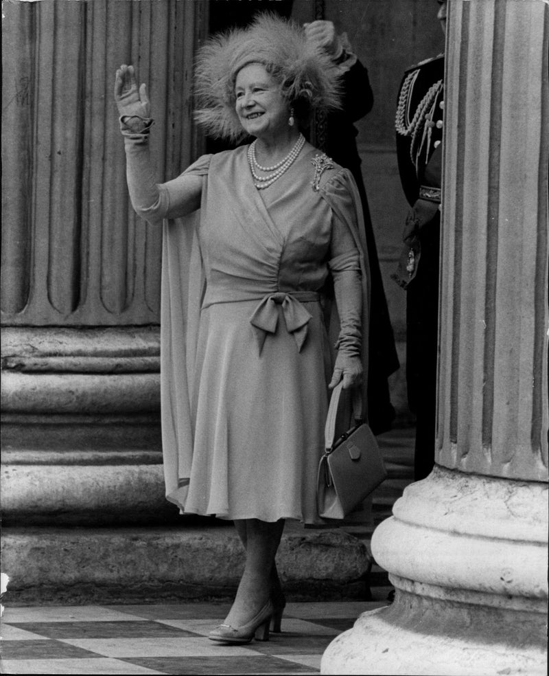 Queen Elizabeth, Queen Mother - Vintage Photograph