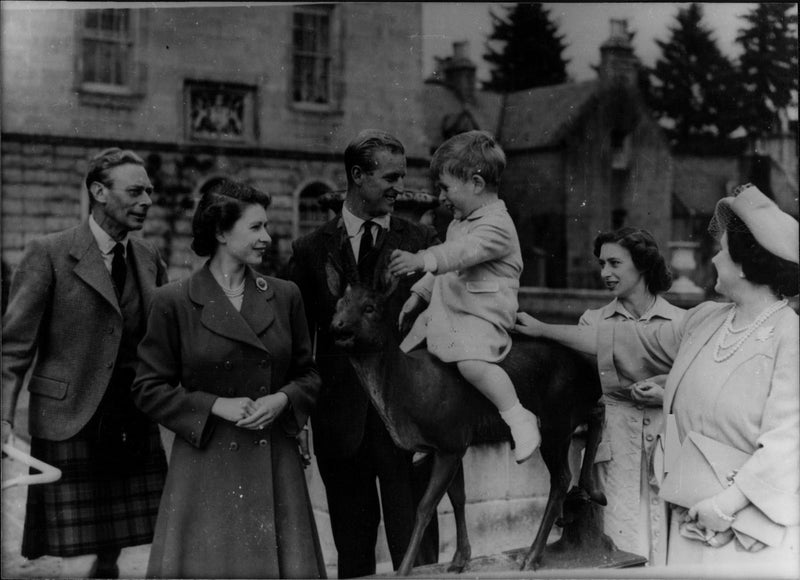 Queen Elizabeth II together with the family during a trip. - Vintage Photograph