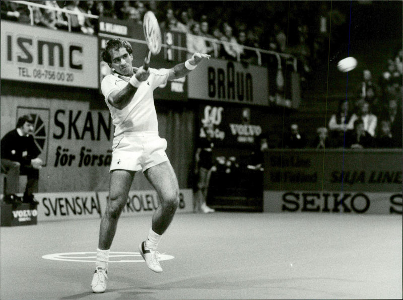 The tennis player Harold Solomon competes in the &quot;1982 Volvo Grand Prix&quot; - Vintage Photograph