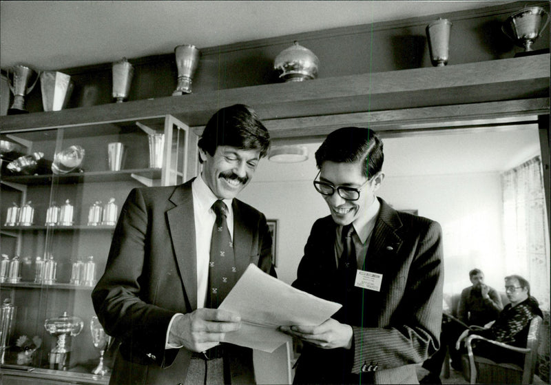 Swedish tennis federation general secretary Thomas Hallberg and Masaru Yamamoto from the main sponsor NEC - Vintage Photograph