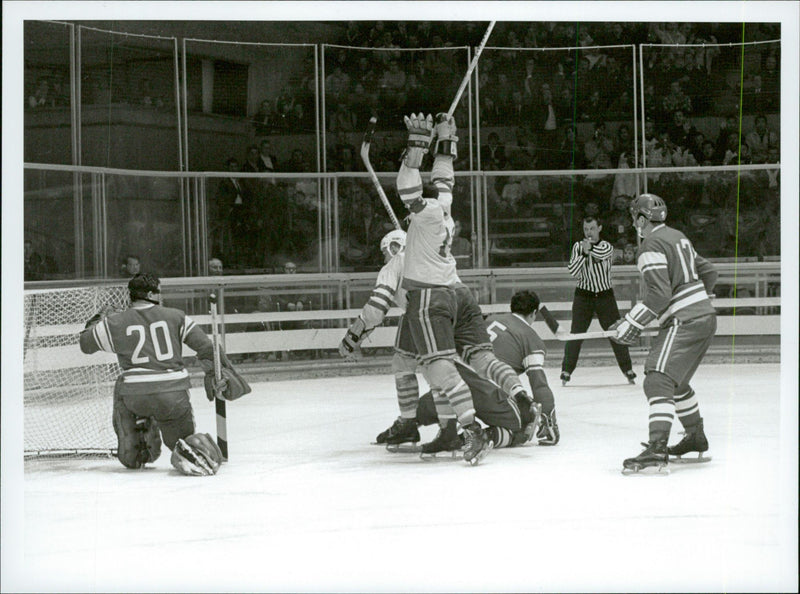 Sweden makes 1 - 1 against the Soviet in hockey during the Winter Olympics in 1968 - Vintage Photograph