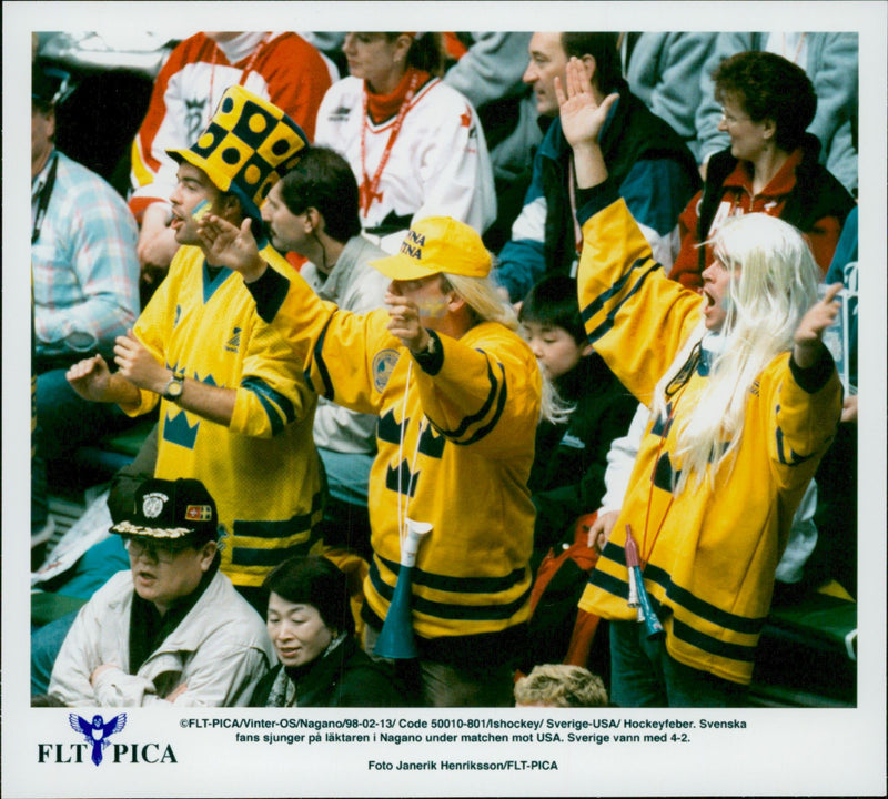 Ice hockey match Sweden vs USA at OS - Vintage Photograph