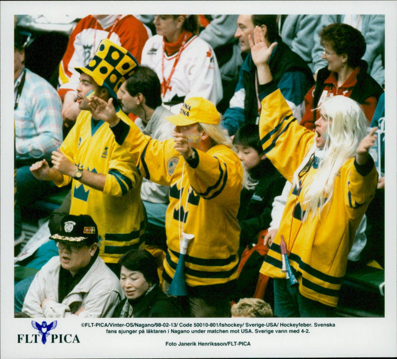 Ice hockey match Sweden vs USA at OS - Vintage Photograph