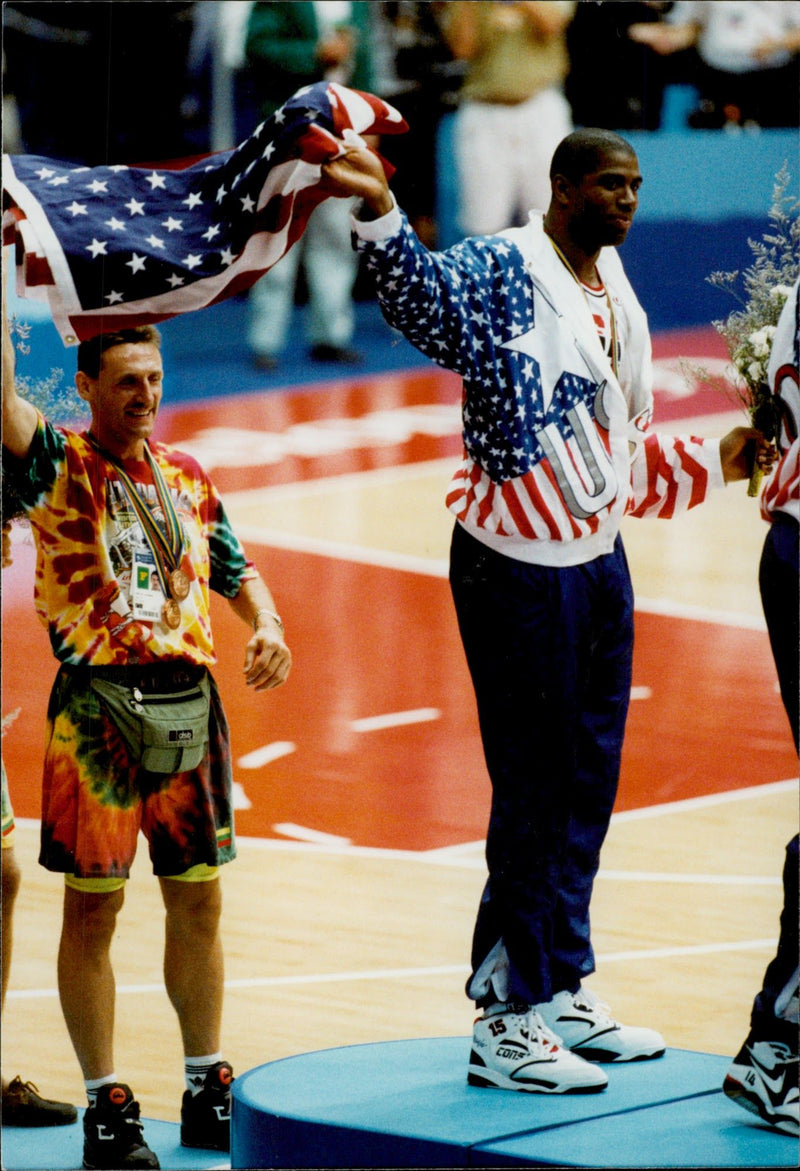 Award ceremony in basketball with the giant from the United States, &quot;Magic&quot; Johnson on the prize pool. - Vintage Photograph