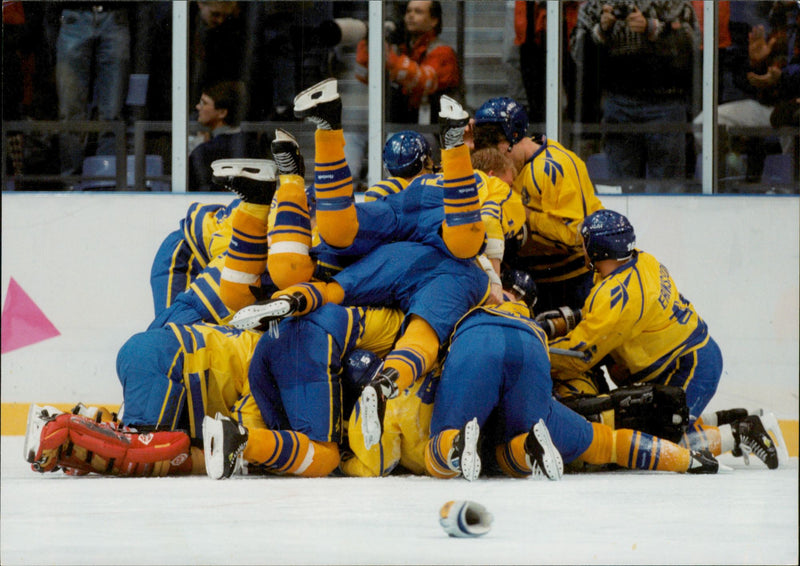 OS in Lillehammer. Ice Hockey Final Sweden - Kananda - Vintage Photograph