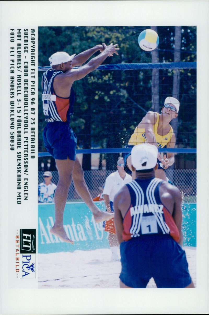 Sweden - Cuba beach volleyball - Pettersson and Angel against Alvares and Rosell, 3-15 lost the Swedes with - Vintage Photograph