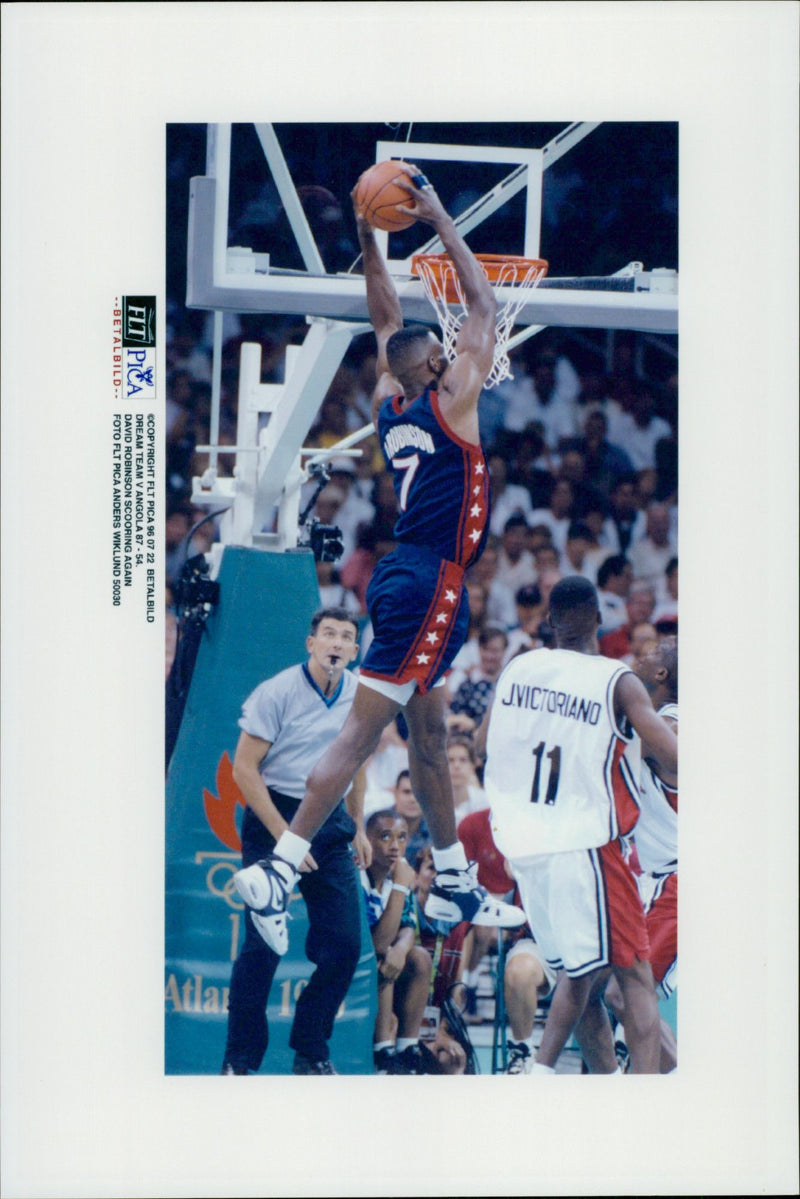 USA - Angola: David Robinson makes another goal - Vintage Photograph