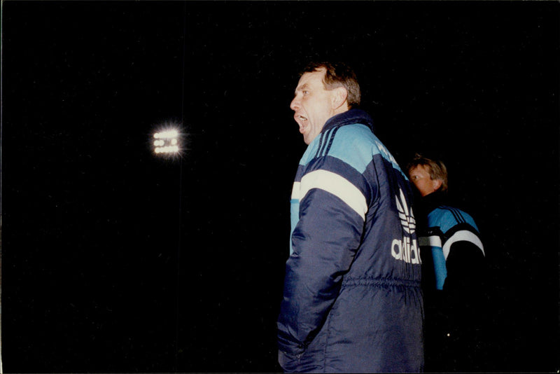 Football coach Nisse Andersson shouts on the side of the plan. - Vintage Photograph