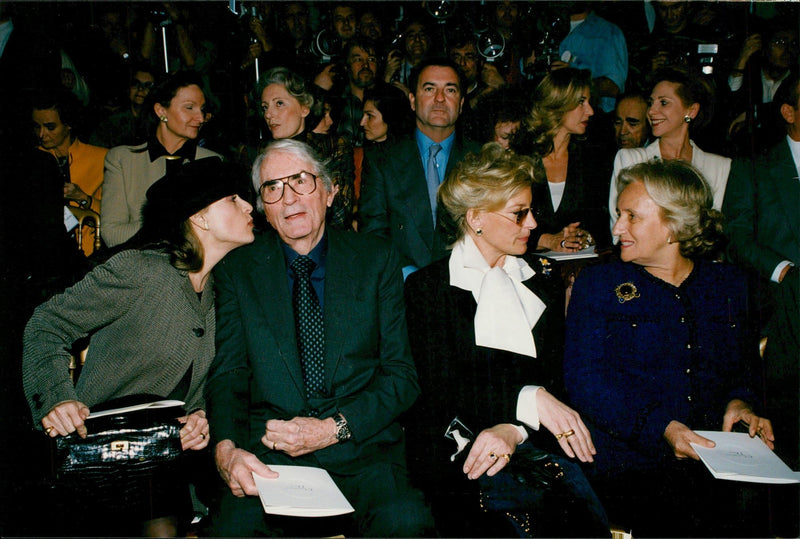 Veronique and Gregory Peck together with the Duchess of Kent and Bernadette Chirac on a display of the Christian Dior fashion house. - Vintage Photograph