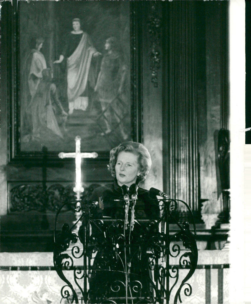 Margaret Thatcher speaks to the city&#39;s workers in St Lawrence Jewry&#39;s Church - Vintage Photograph