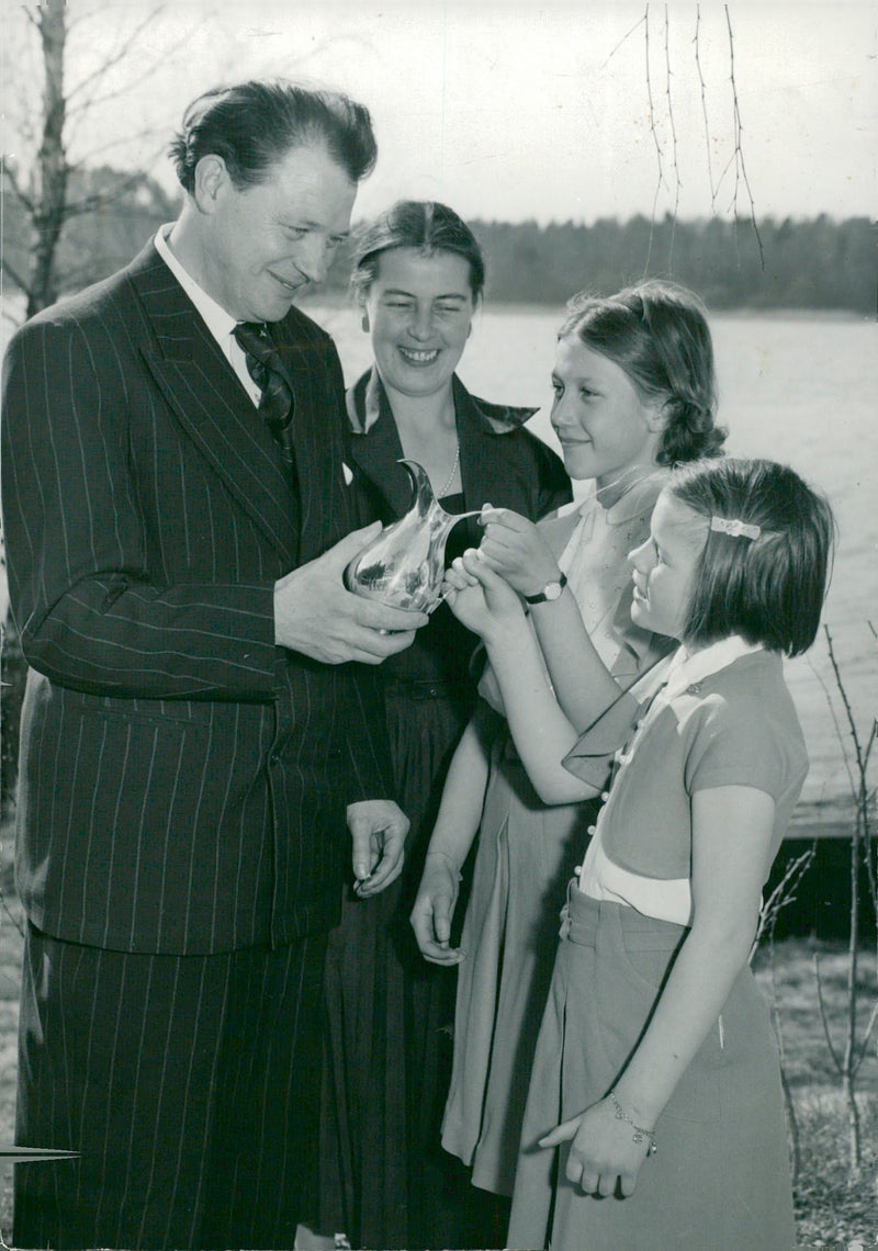 The author Harry Martinson admires a silvervas together with his wife Ingrid and the children Harriet and Eve - Vintage Photograph