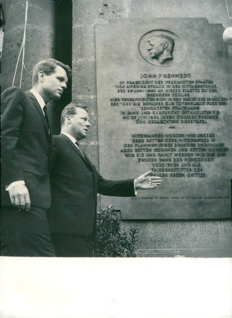 Robert F. Kennedy invokes the monument of his murdered brother John F. Kennedy. - Vintage Photograph