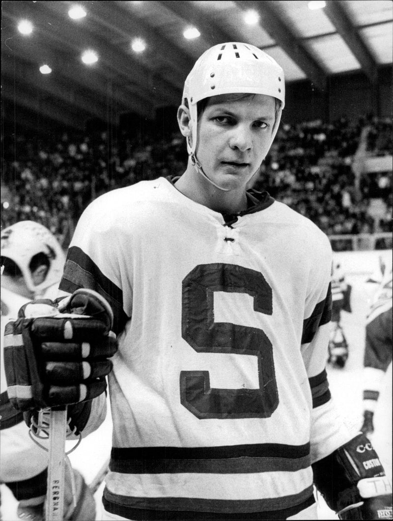 Ice Hockey players Thommie Bergman - Vintage Photograph