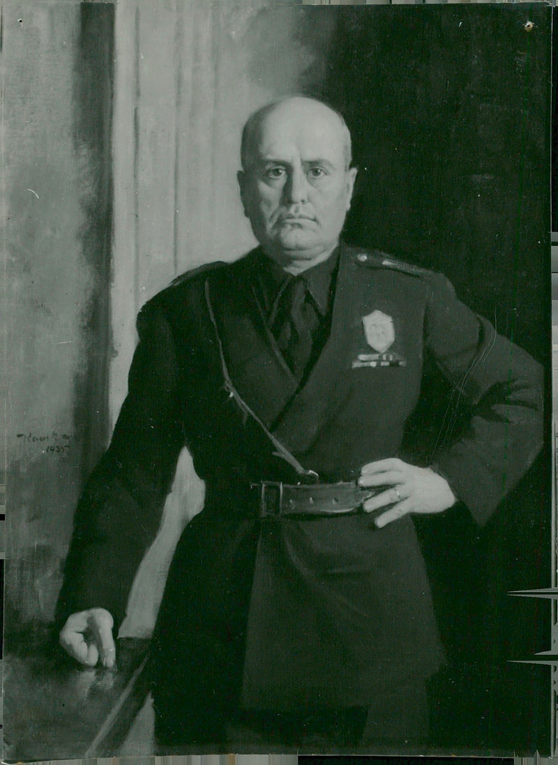 Portrait of Benito Mussolini painted by Ivar Kampe - 14 February 1935 - Vintage Photograph