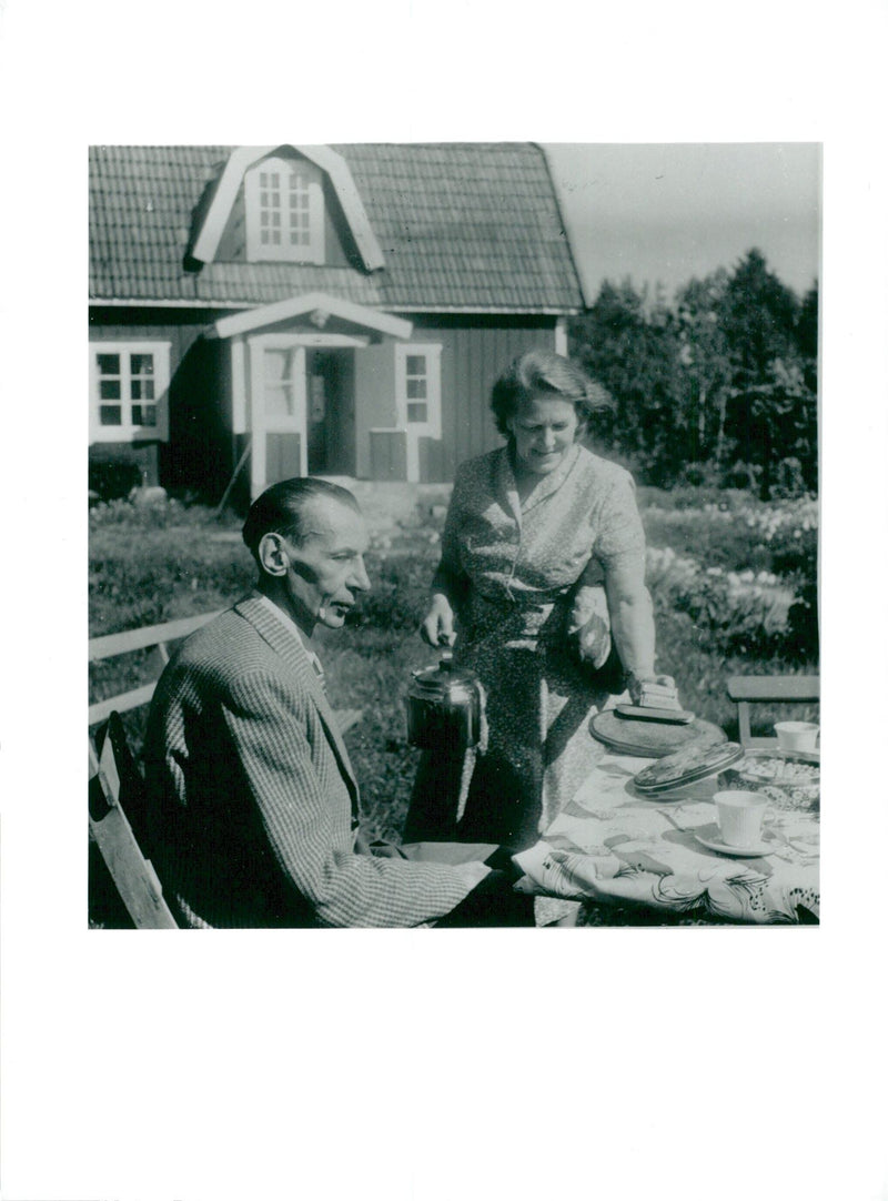 Portrait of the poet Nils Ferlin with husband Henny - Vintage Photograph