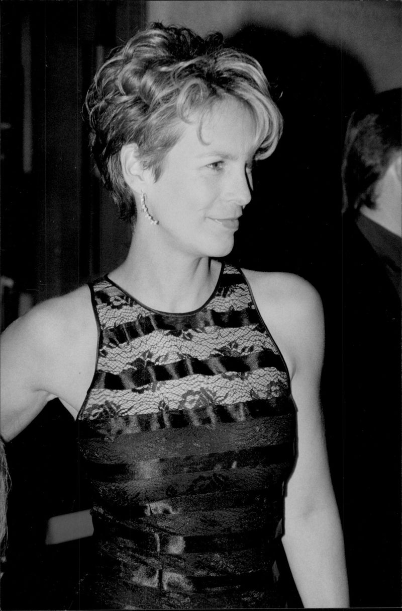 Actress Jamie Lee Curtis at the premiere of the movie &quot;The Heidi Chronicles&quot; at the Los Angeles County Museum of Art - Vintage Photograph