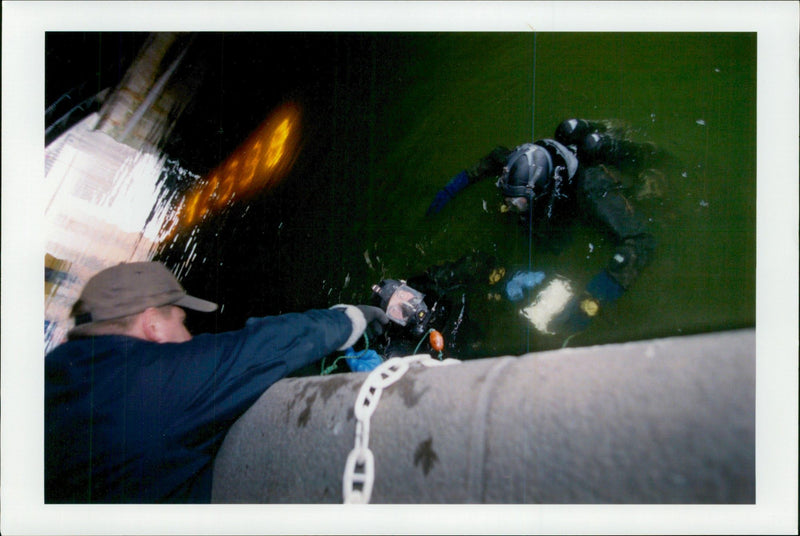 Palme murder. Diving in the water outside Rosenbad after the Palme weapon - Vintage Photograph