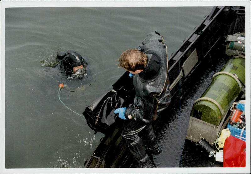 Palme murder. Diving in the water outside Rosenbad after the Palme weapon - Vintage Photograph