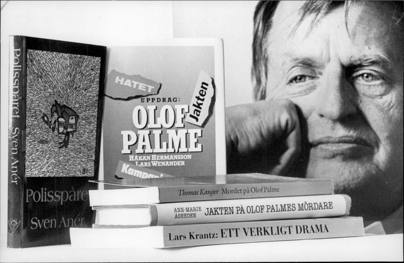 Palme murder. A selection of books that deal with the Palme investigation - Vintage Photograph